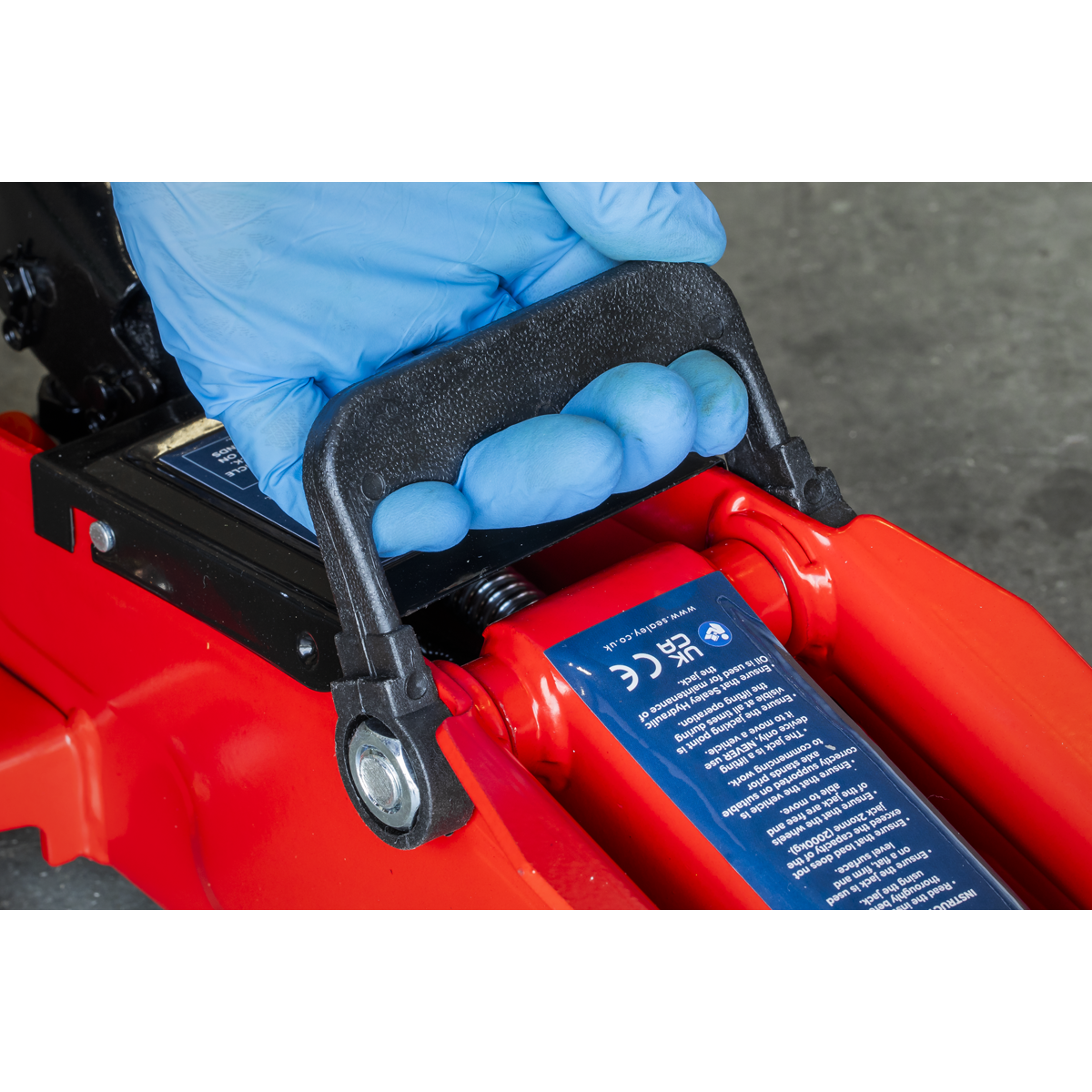 Short Chassis Trolley Jack 1.5 Tonne