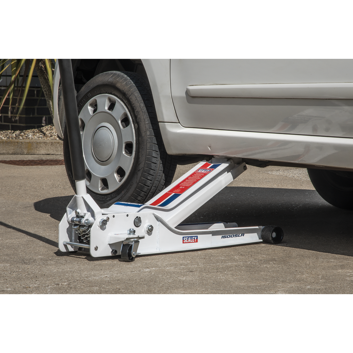 Low Profile Long Reach Rocket Lift Trolley Jack 1.5 Tonne