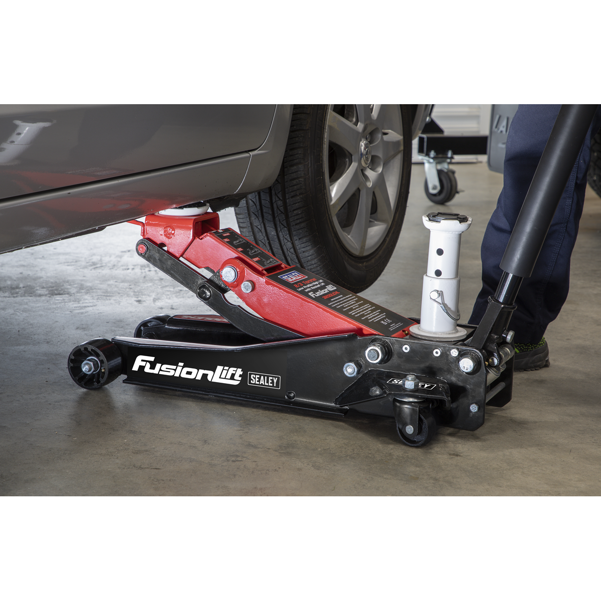 Low Profile High Lift Trolley Jack with Rocket Lift 2/3 Tonne