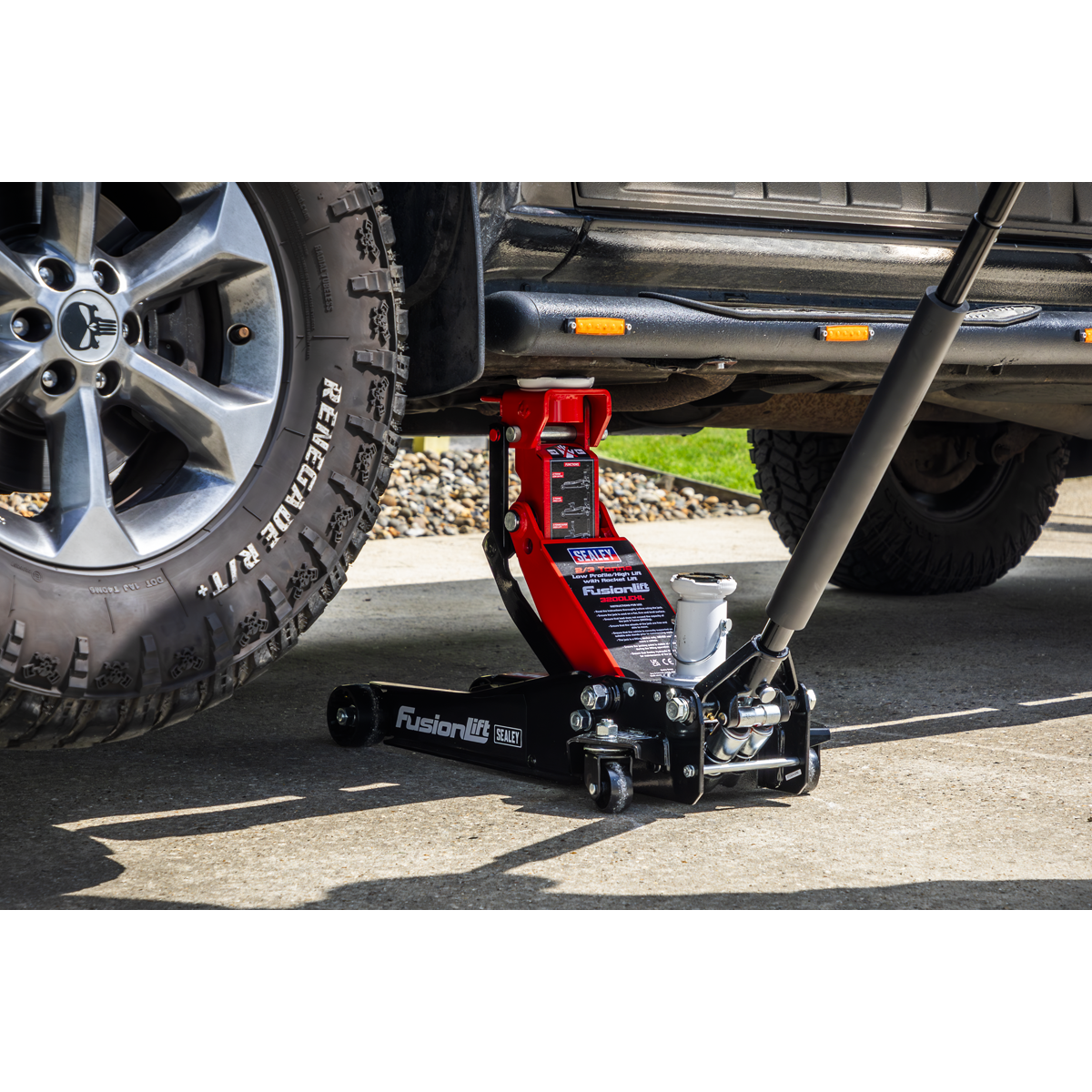 Low Profile High Lift Trolley Jack with Rocket Lift 2/3 Tonne