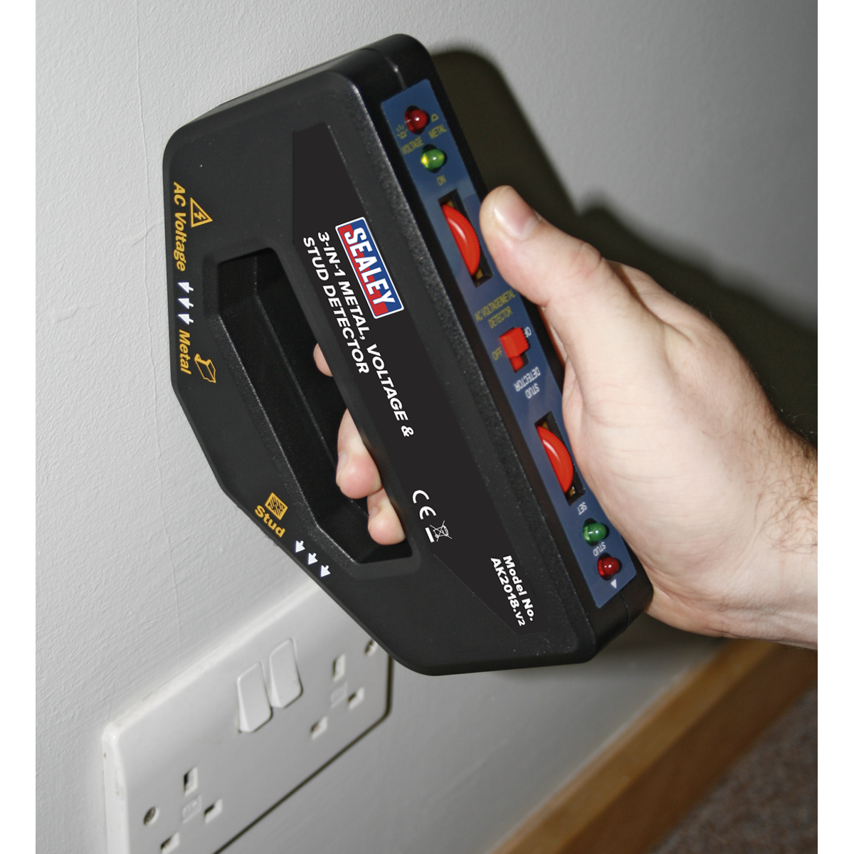 3-in-1 Metal, Voltage & Stud Detector