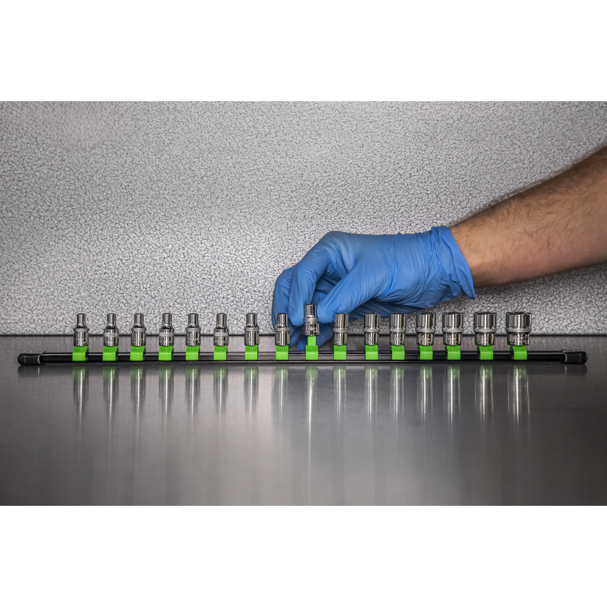 Premier Socket Retaining Rail with 16 Clips 1/4"Sq Drive - Hi-Vis Green