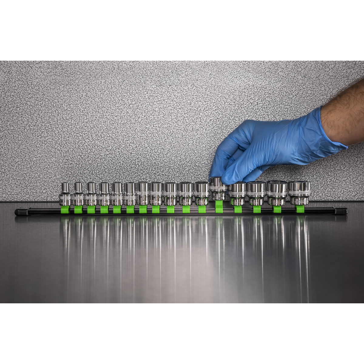 Premier Socket Retaining Rail with 16 Clips 3/8"Sq Drive - Hi-Vis Green