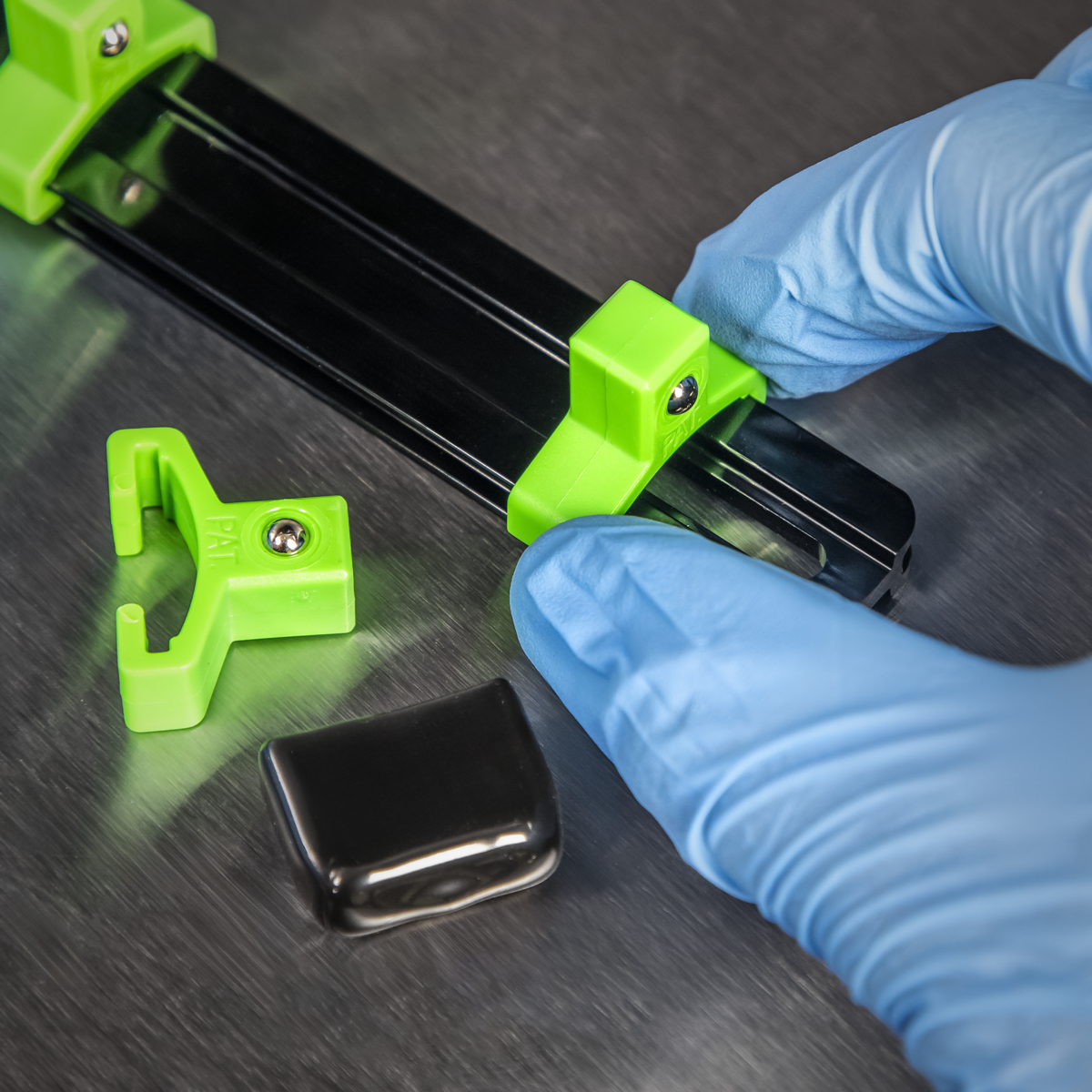 Premier Socket Retaining Rail with 16 Clips 3/8"Sq Drive - Hi-Vis Green