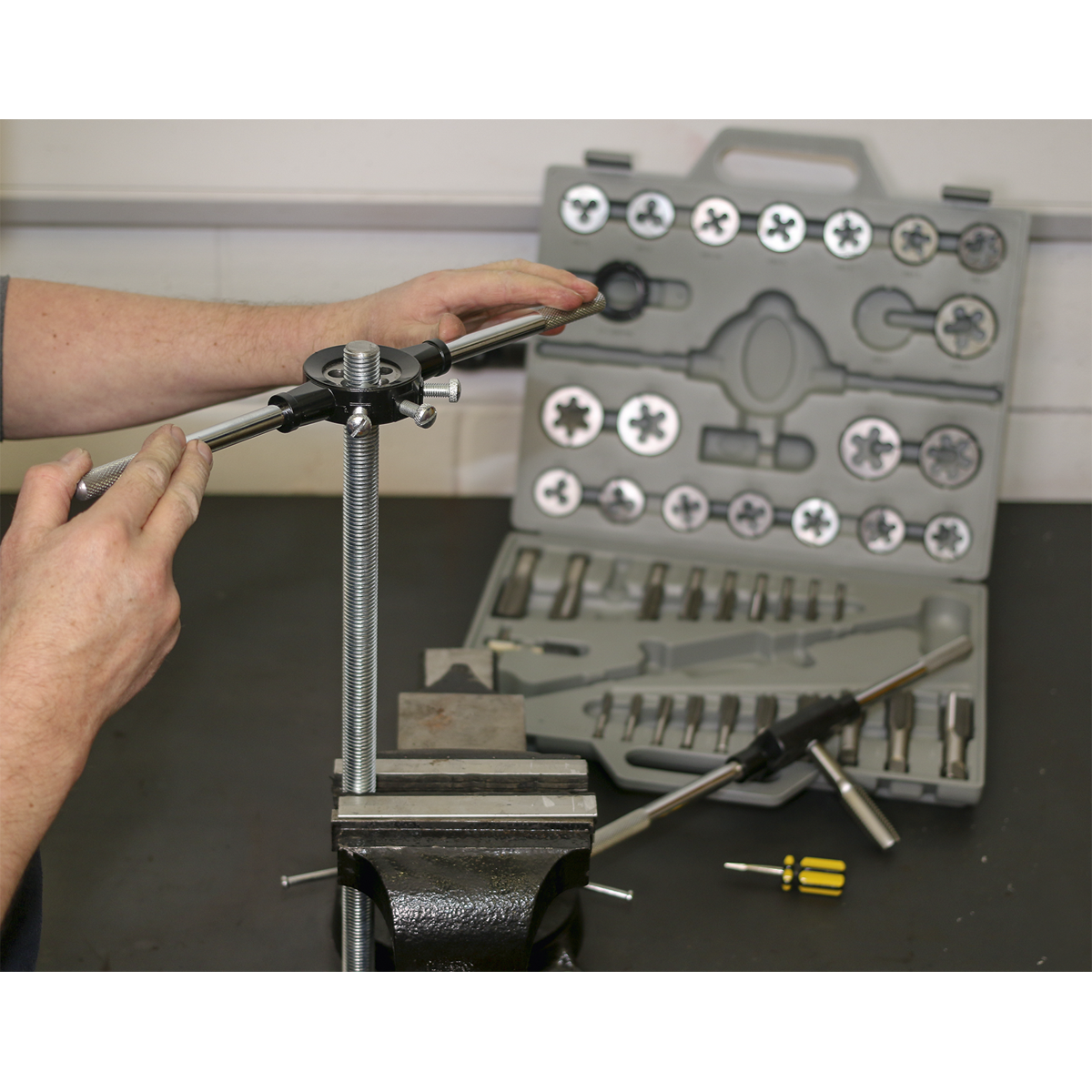 Metric Tap & Die Set Split Dies 45pc