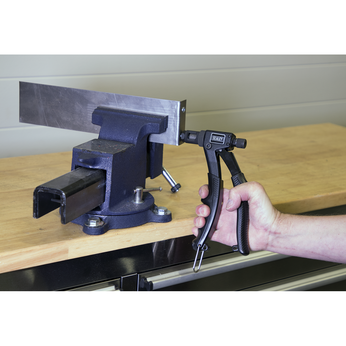 Threaded Nut Riveter