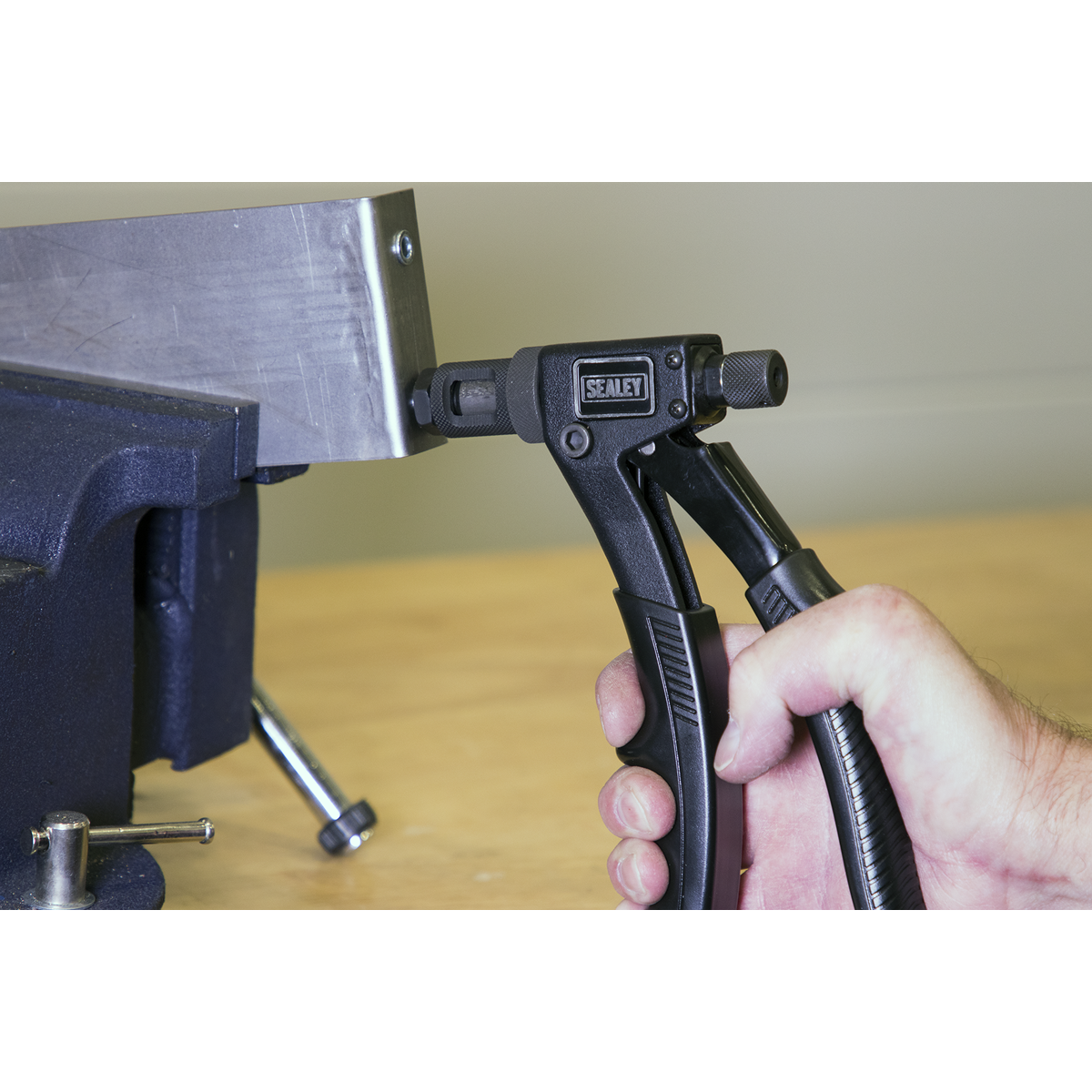 Threaded Nut Riveter