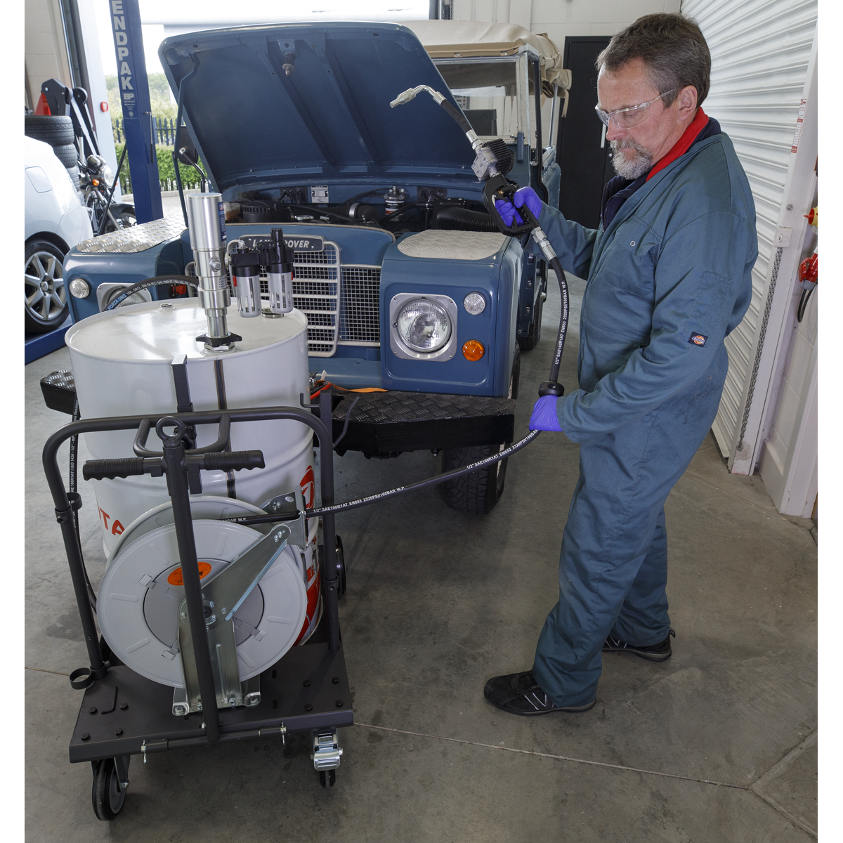 Air Operated Oil Dispensing System with 10m Retractable Hose Reel