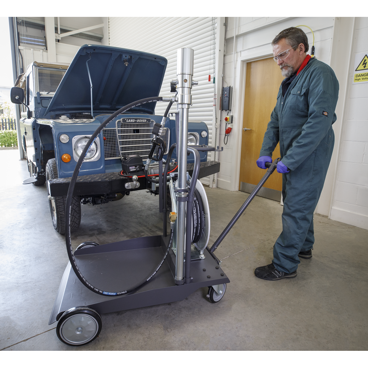 Air Operated Oil Dispensing System with 10m Retractable Hose Reel
