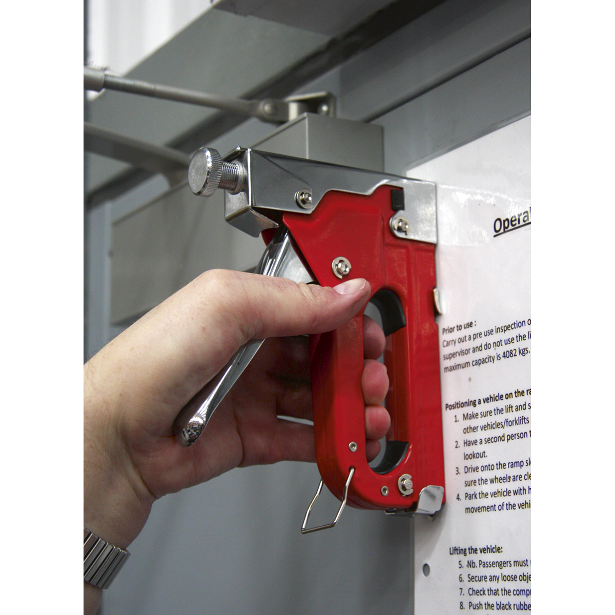 Premier Heavy-Duty Staple & Brad Nail Gun