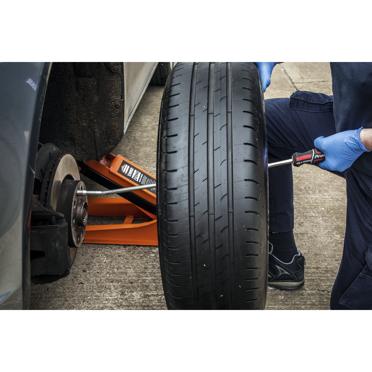 Premier WheelEazy™ Wheel Fitting & Alignment Tool