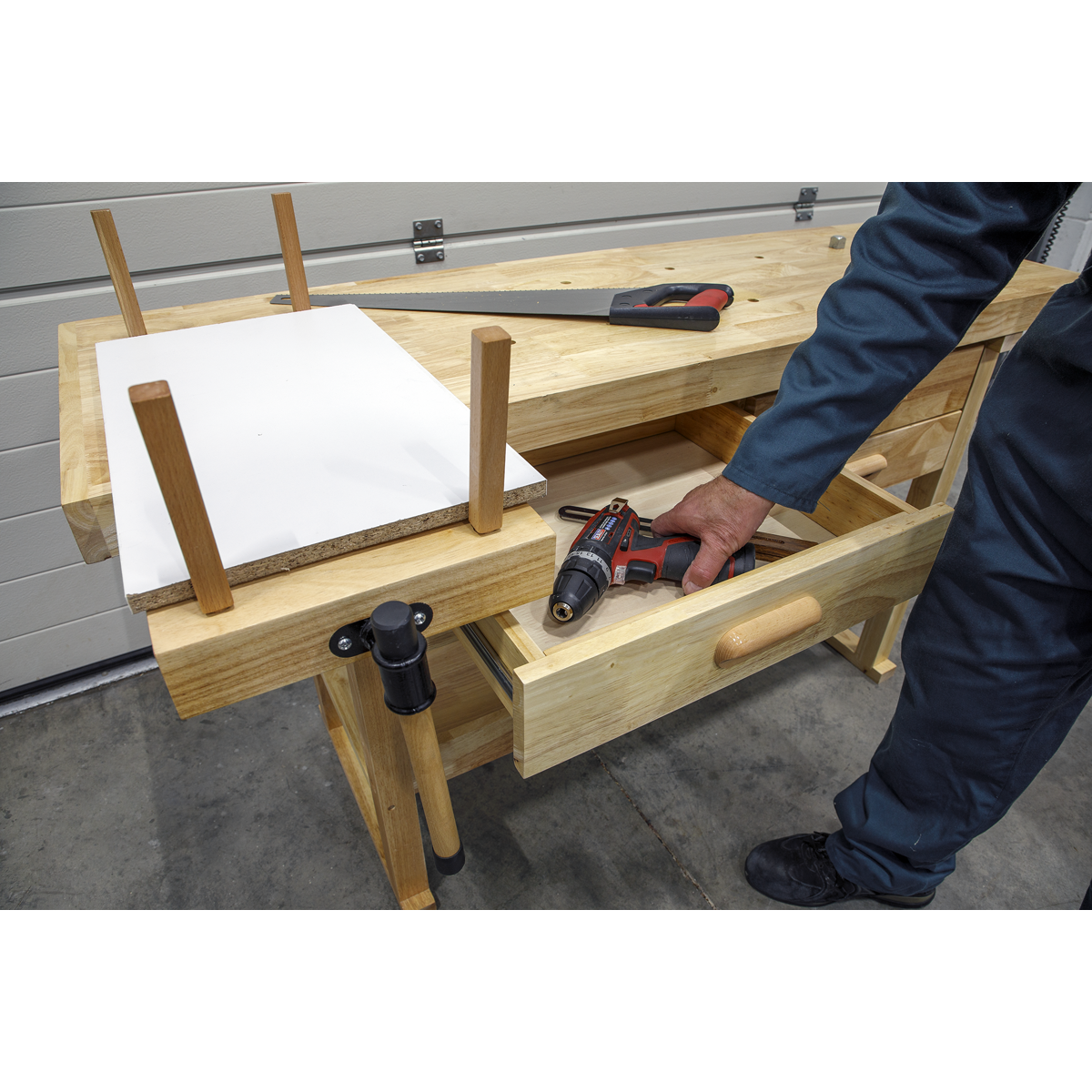 Woodworking Bench with 4 Drawers