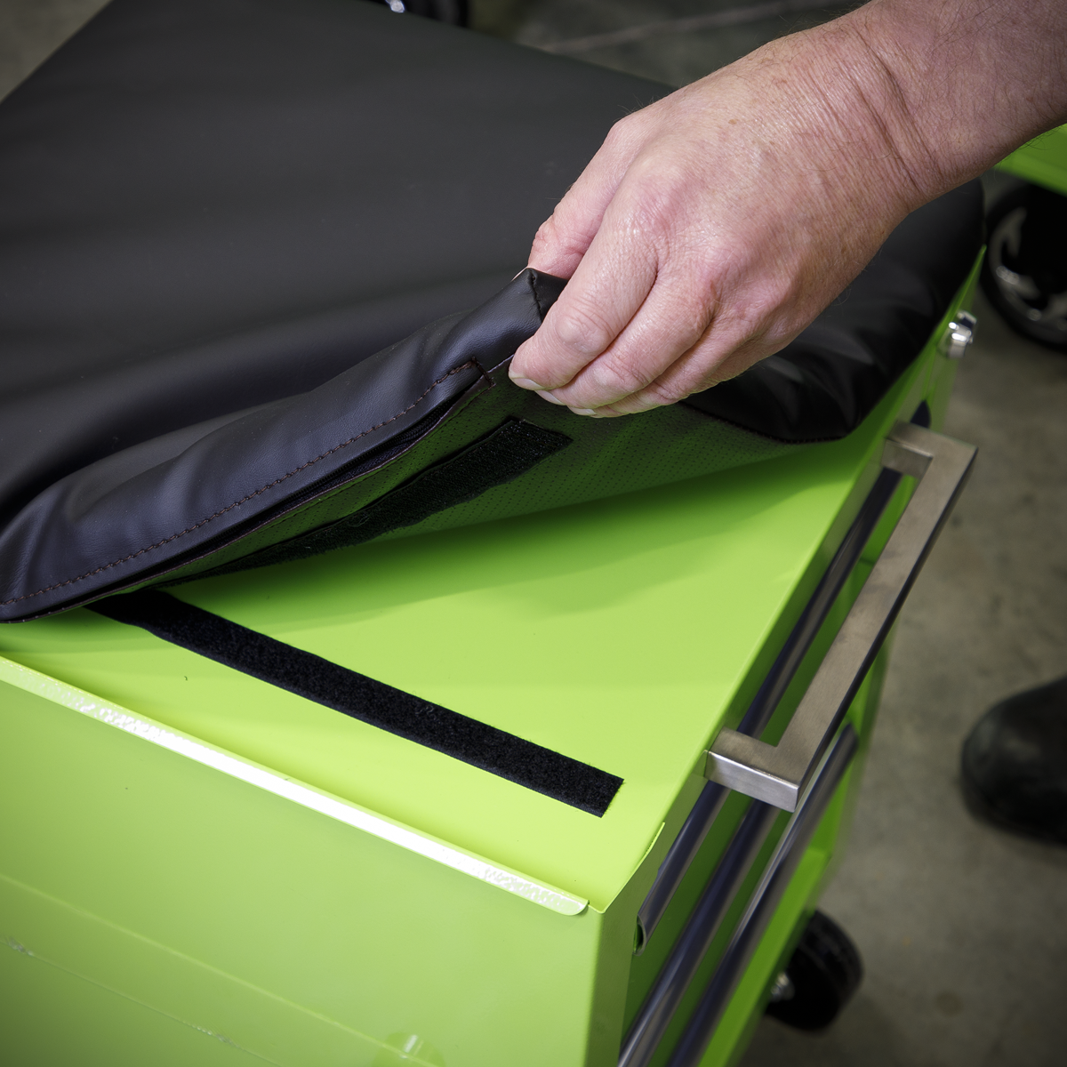 Superline PRO® Rollcab 3 Drawer with Utility Seat