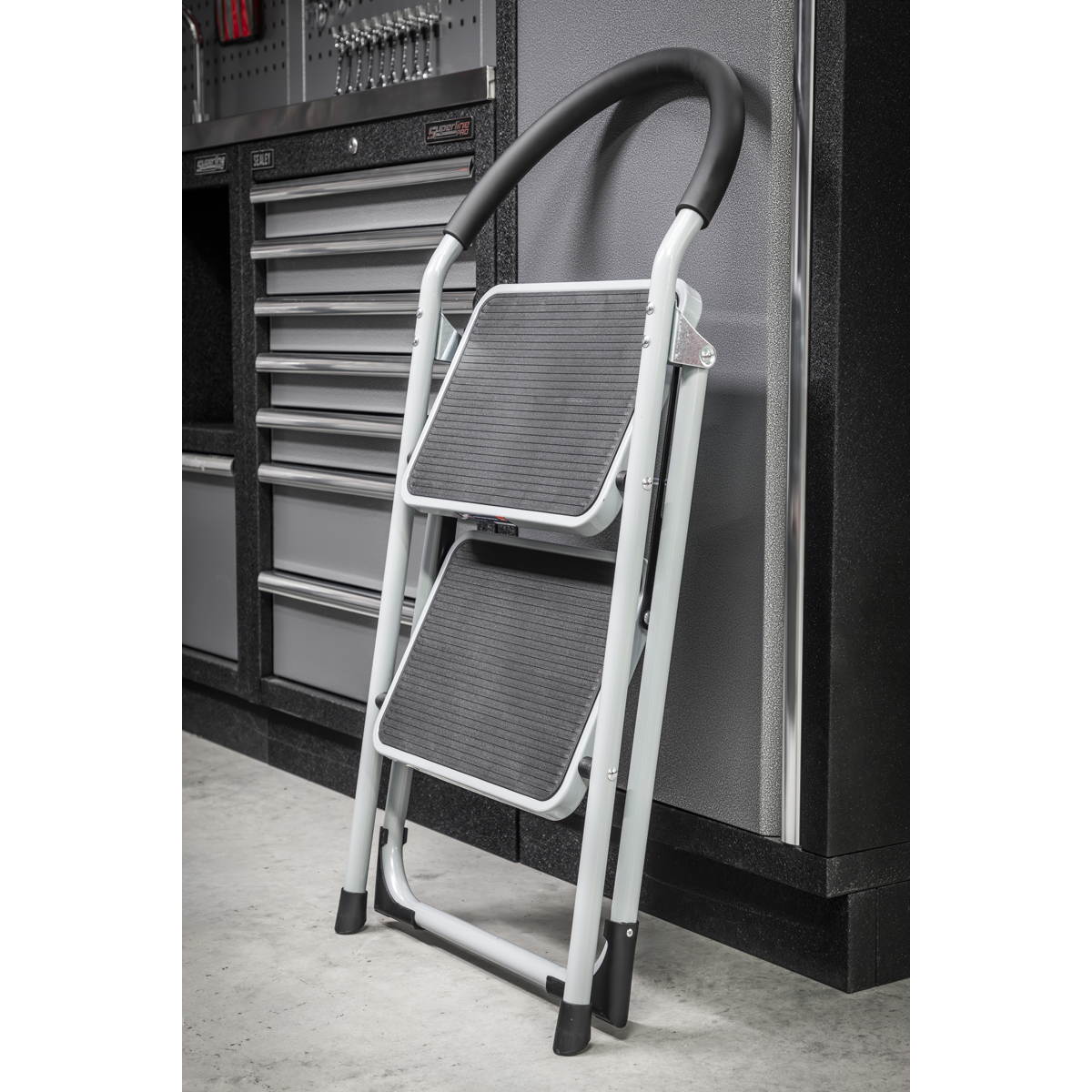 Step Stool 2-Tread 150kg Capacity - BS EN14183