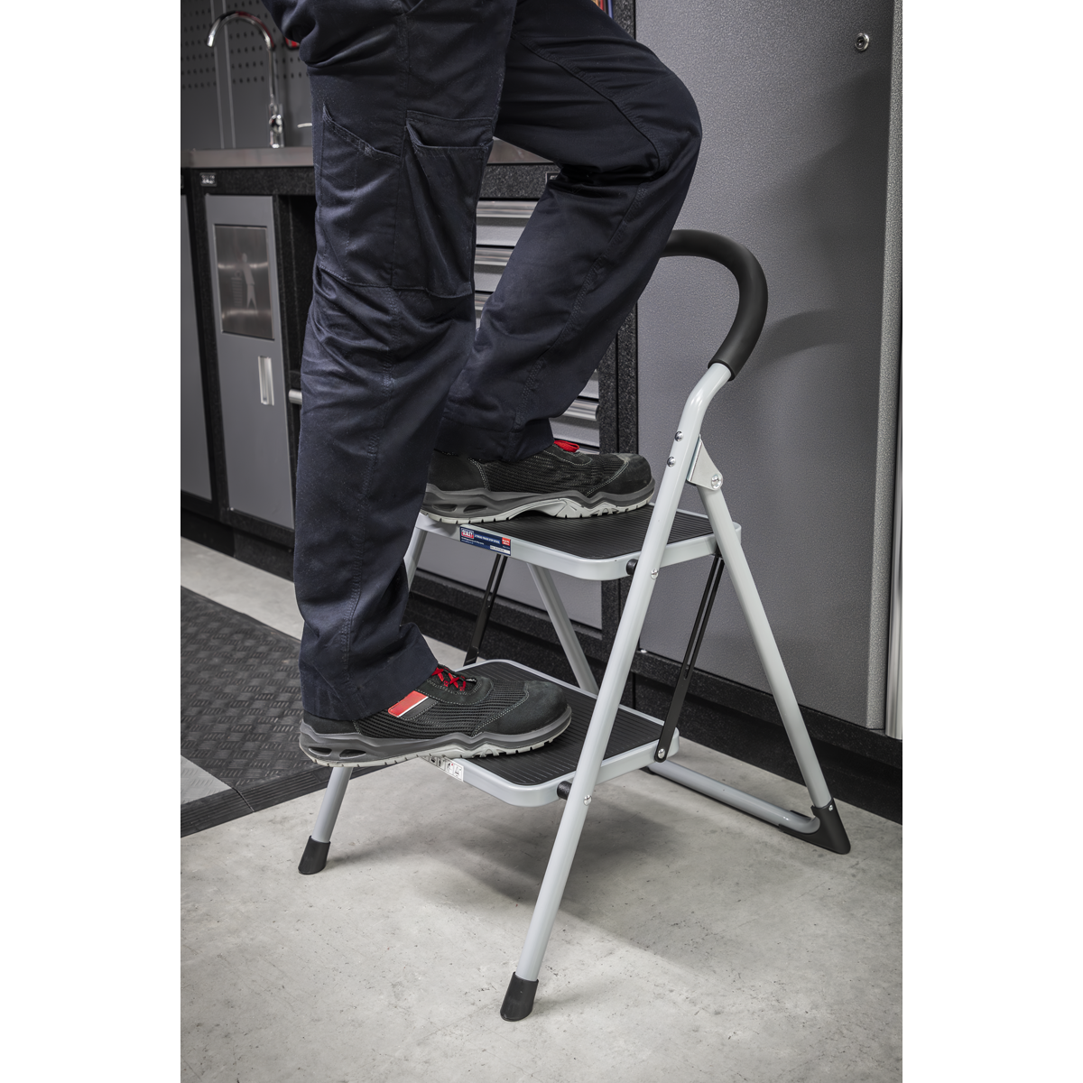 Step Stool 2-Tread 150kg Capacity - BS EN14183