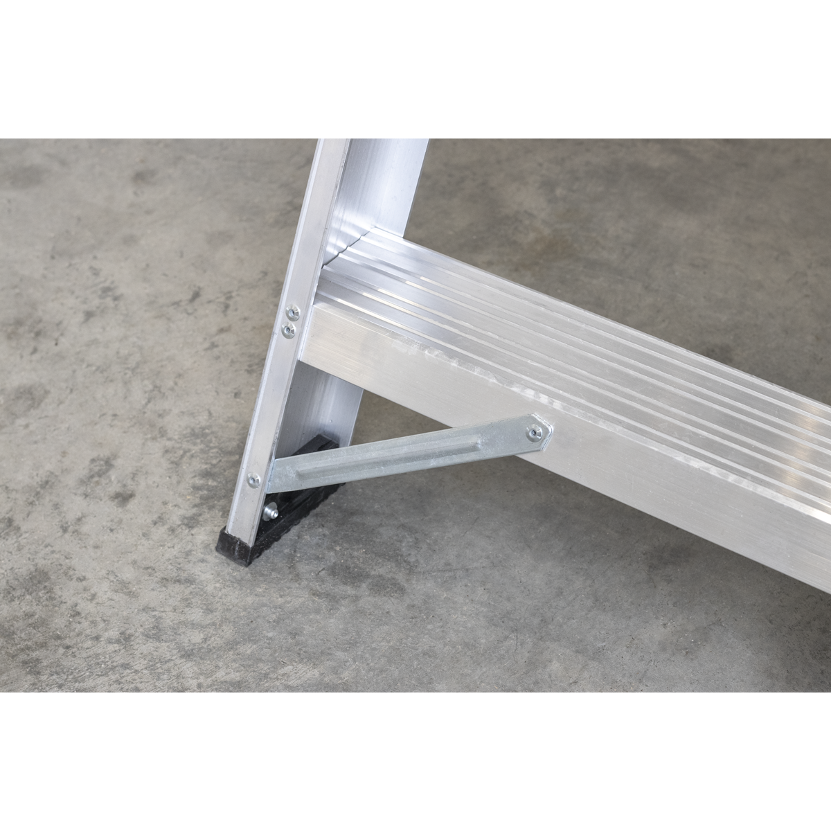 Industrial Step Ladder 12-Tread Aluminium - BS EN 131