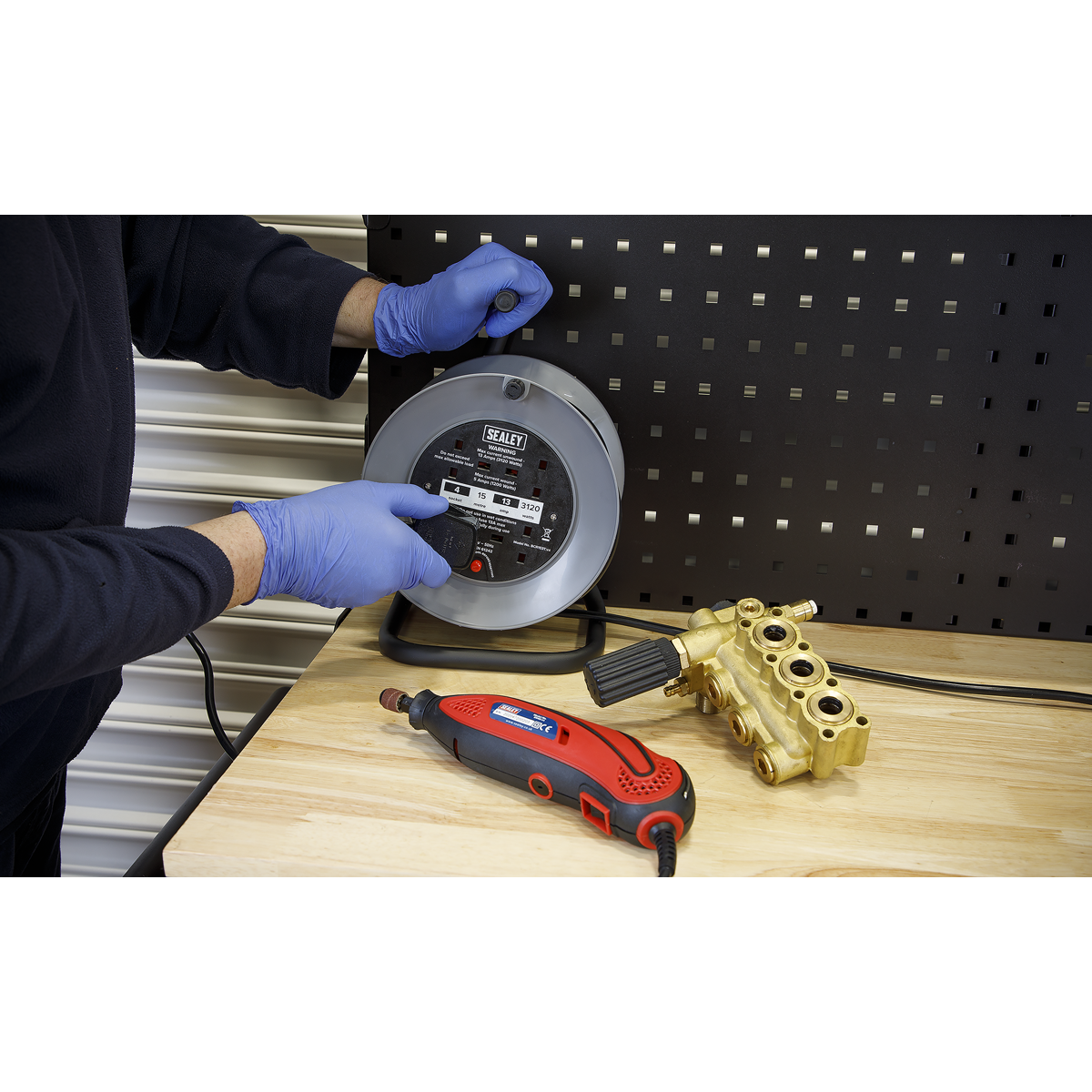 15m Cable Reel with Thermal Trip 4 x 230V