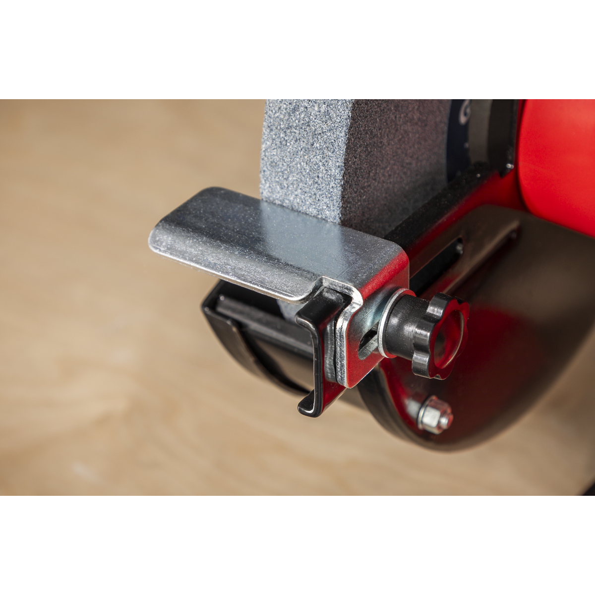 Heavy-Duty 200mm Bench Grinder 600W/230V