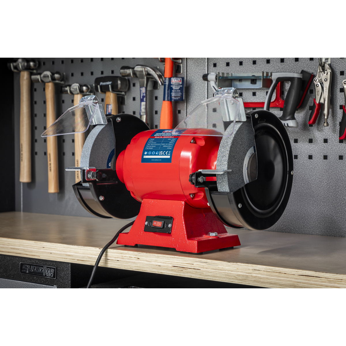 Heavy-Duty 200mm Bench Grinder 600W/230V