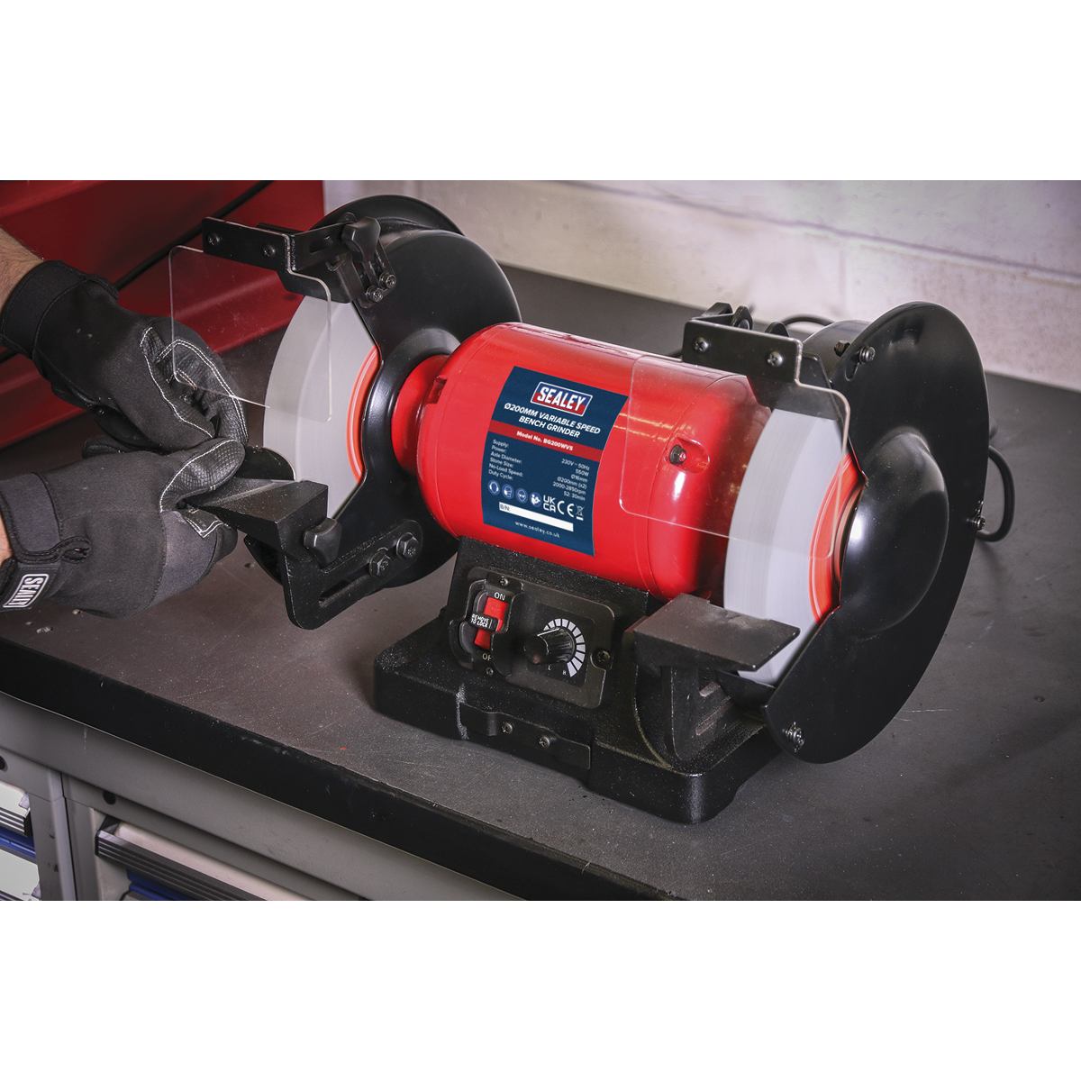 200mm Bench Grinder with Variable Speed 550W/230V