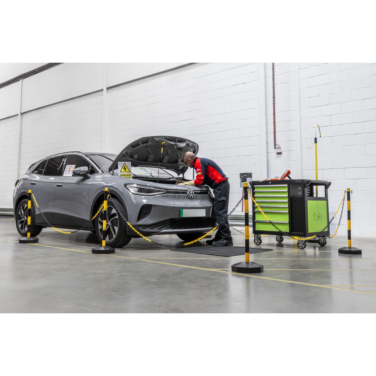 Post with Base - Black/Yellow