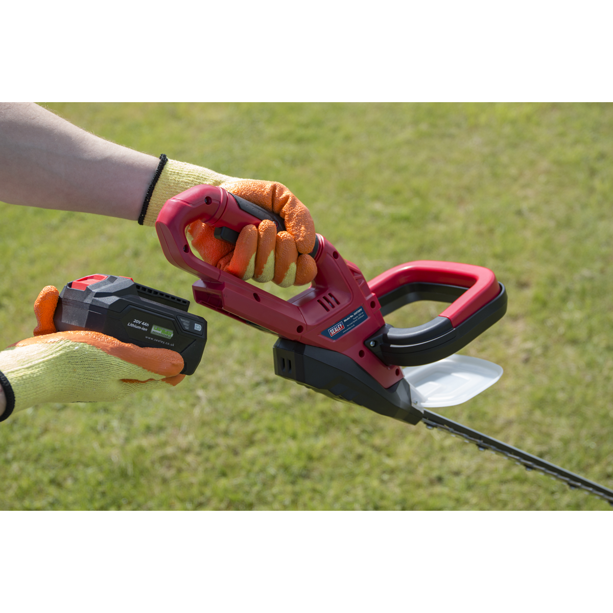SV20 Series Cordless Hedge Trimmer 20V 4Ah with Battery & Charger