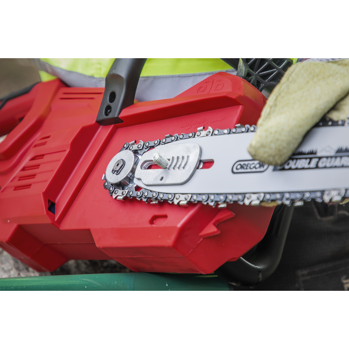 SV20 Series 25cm Cordless Chainsaw 20V - Body Only