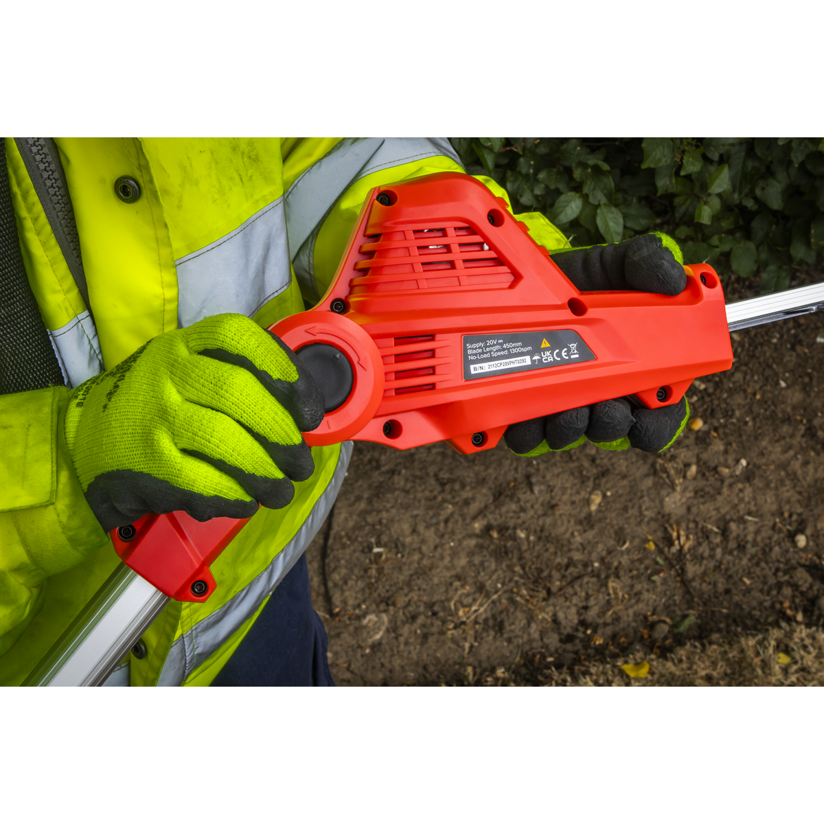 SV20 Series 45cm Cordless Pole Hedge Trimmer 20V