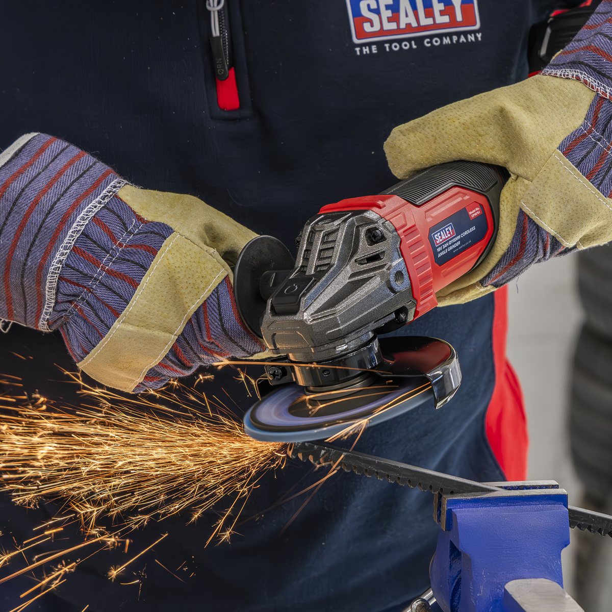 115mm Cordless Angle Grinder 18V 3Ah - Red