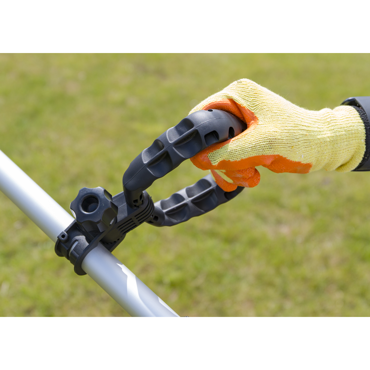 SV20 Series Cordless Trimmer 20V with 4Ah Battery & Charger