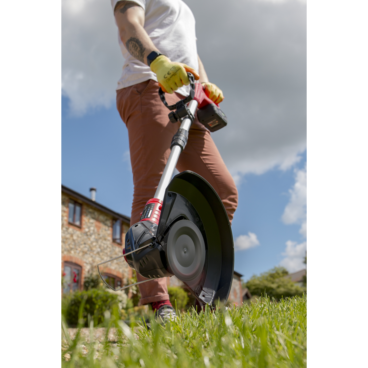 SV20 Series Cordless Trimmer 20V with 4Ah Battery & Charger