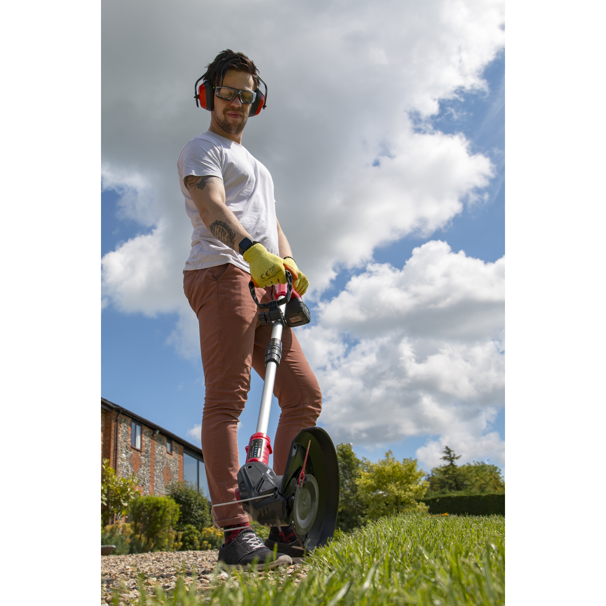 SV20 Series Cordless Grass Trimmer 20V with 2Ah Battery & Charger