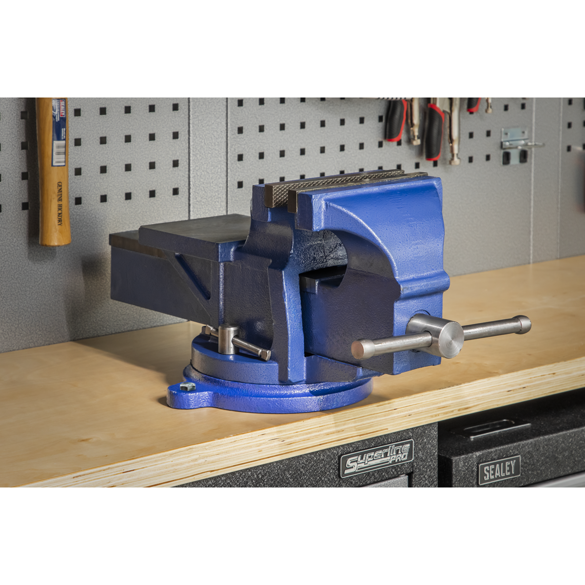 Professional Heavy-Duty Fixed Base Vice 200mm