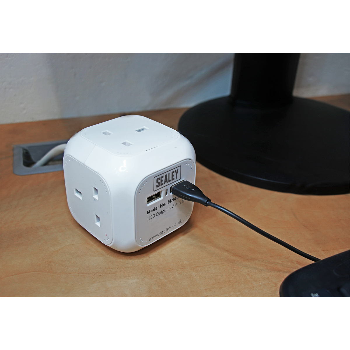 1.4m Extension Cable Cube 4 x 230V & 2 x USB Sockets - White