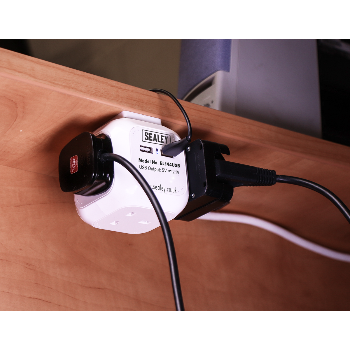 1.4m Extension Cable Cube 4 x 230V & 2 x USB Sockets - White
