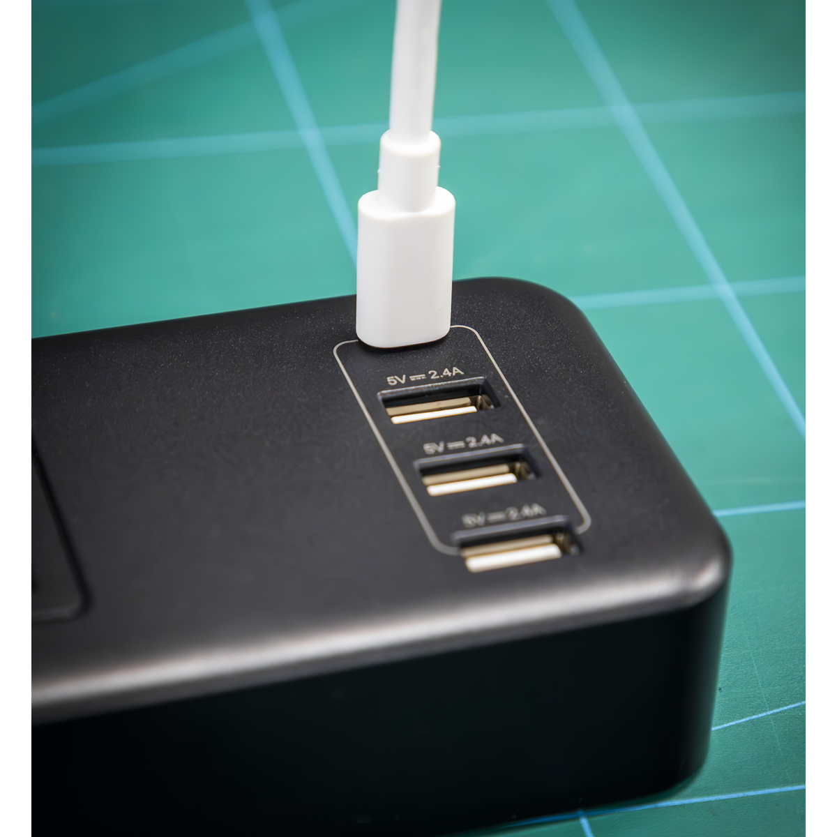 2.6m Extension Lead with USB Ports - Black