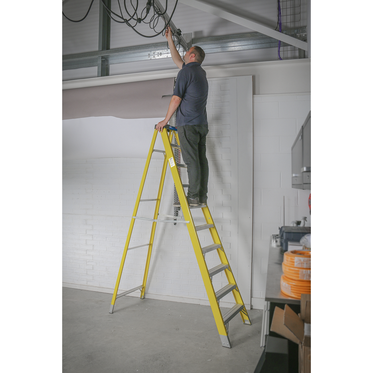 Fibreglass Step Ladder 9-Tread - BS EN 131