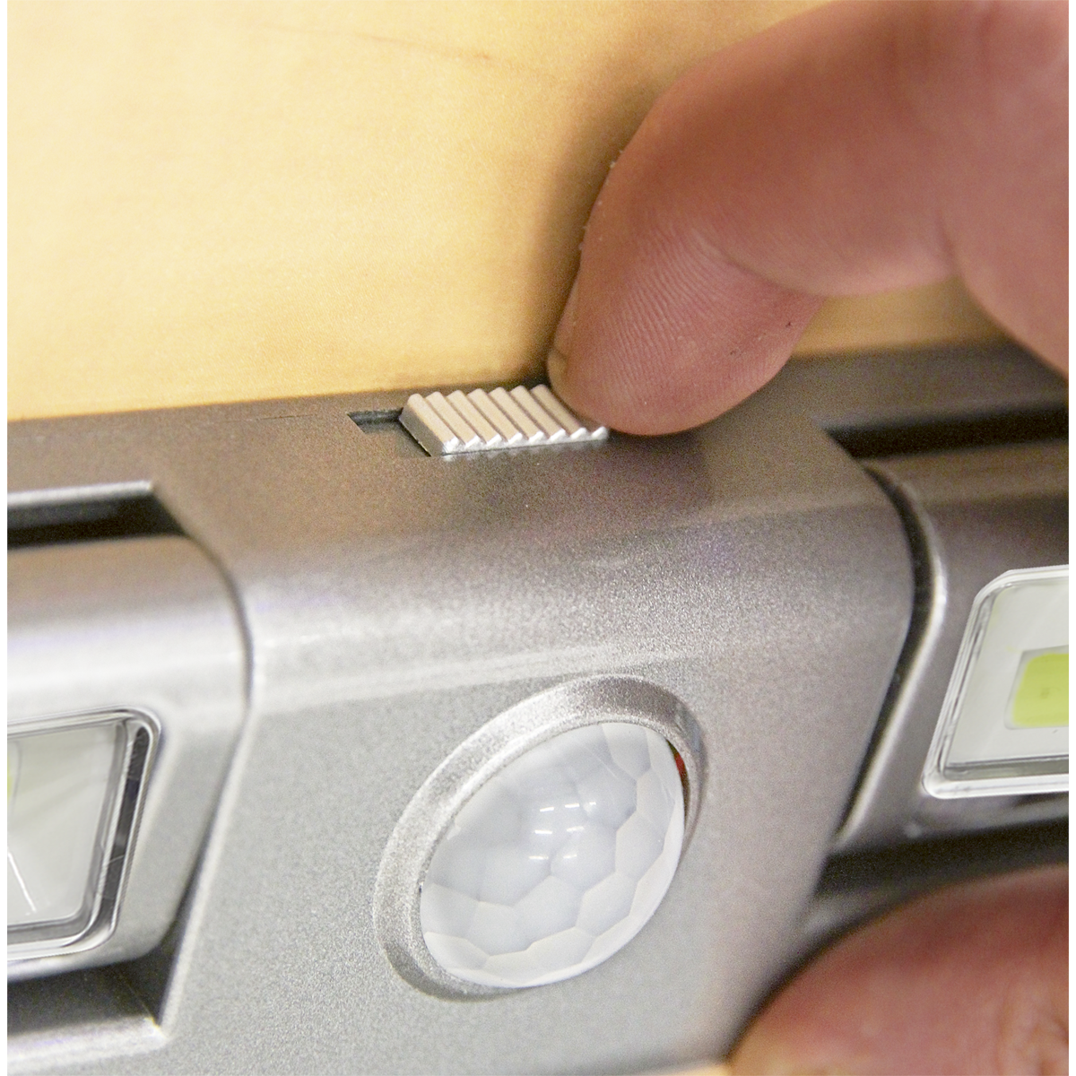 Auto Light with PIR Sensor 1W COB LED