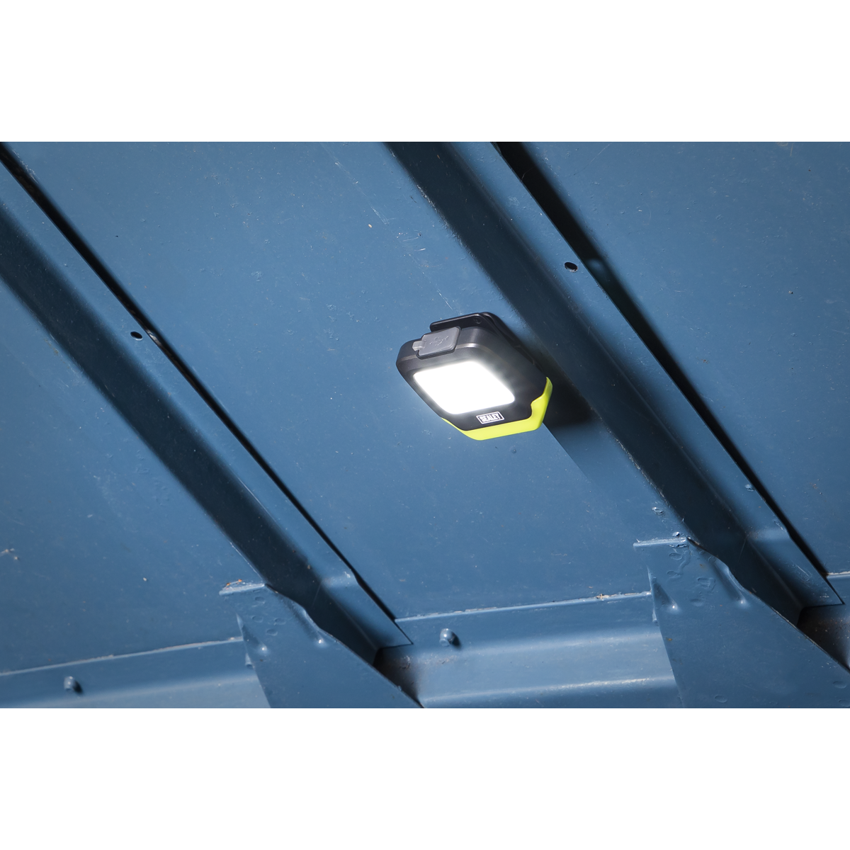Rechargeable Clip Light with Auto-Sensor 2W & 1.5W SMD LED