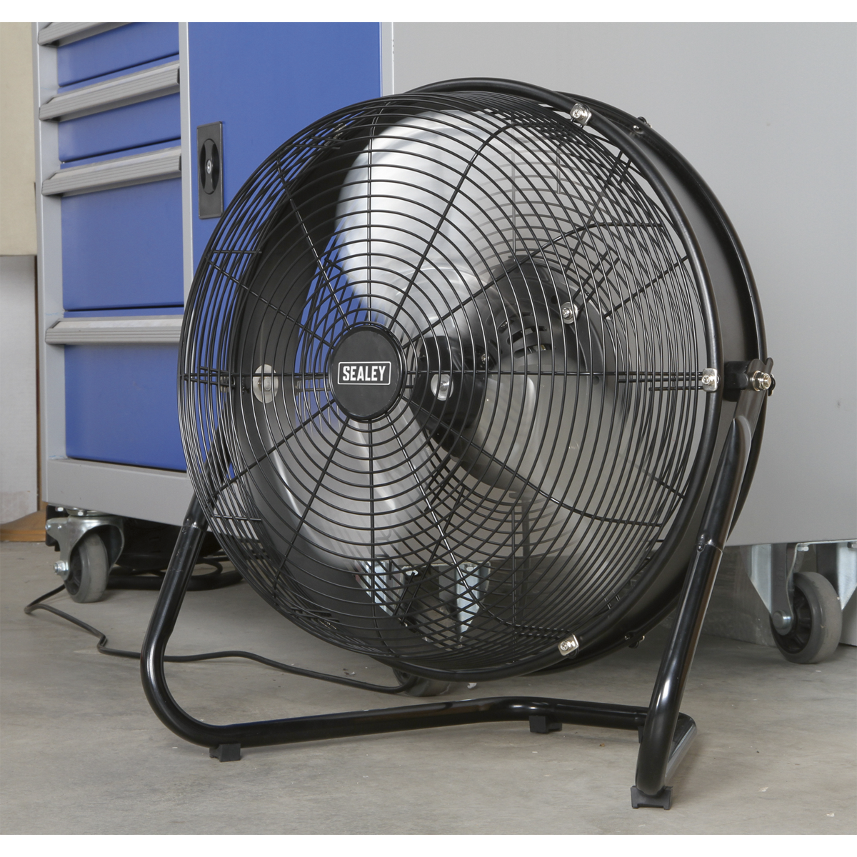 Industrial High Velocity Floor Fan with Internal Oscillation 18"