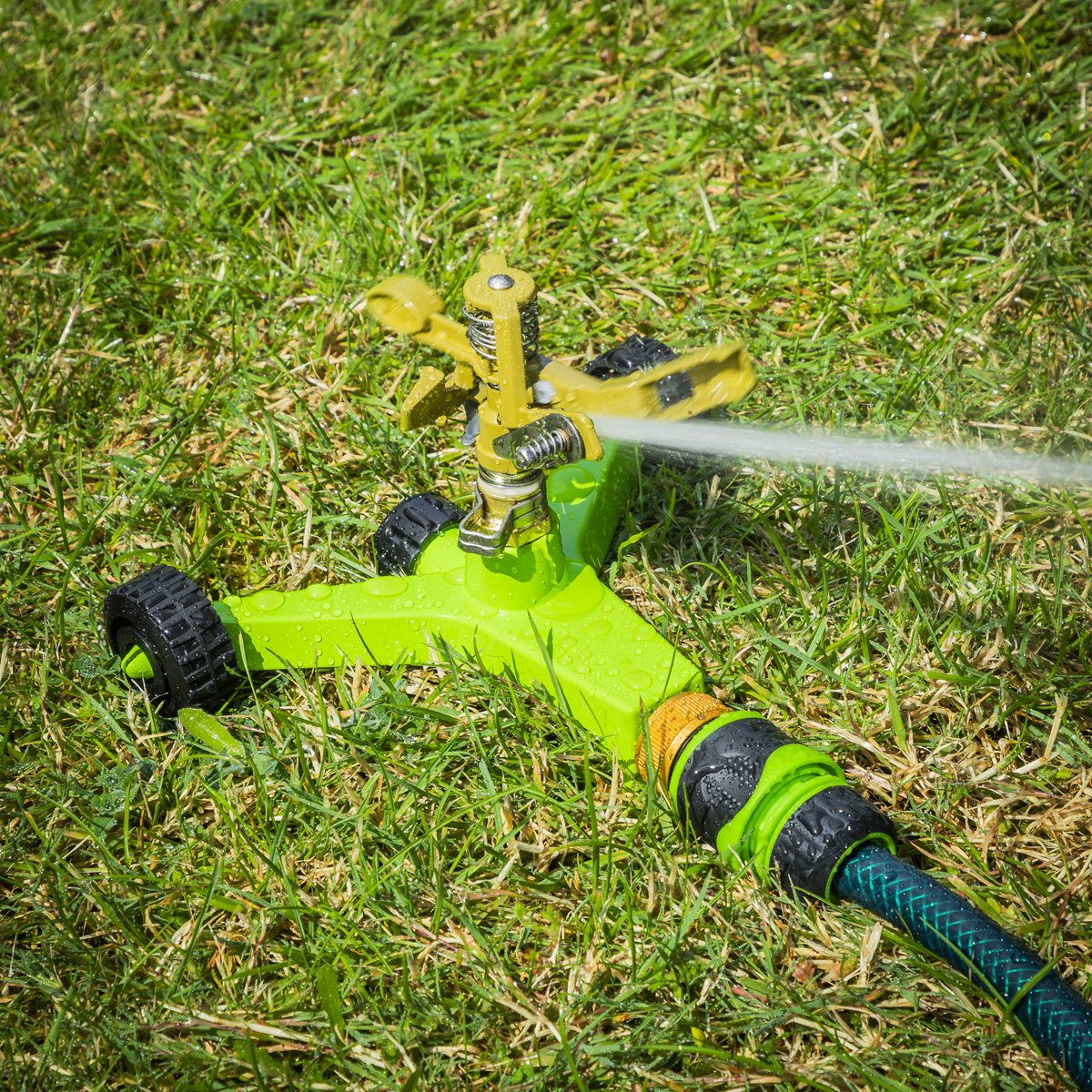 Pulsating Sprinkler with Metal Wheeled Base
