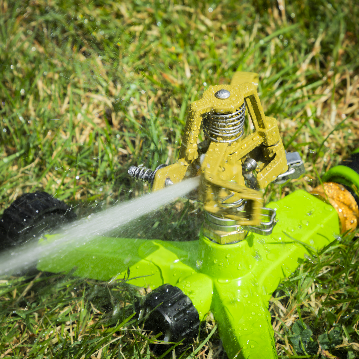 Pulsating Sprinkler with Metal Wheeled Base