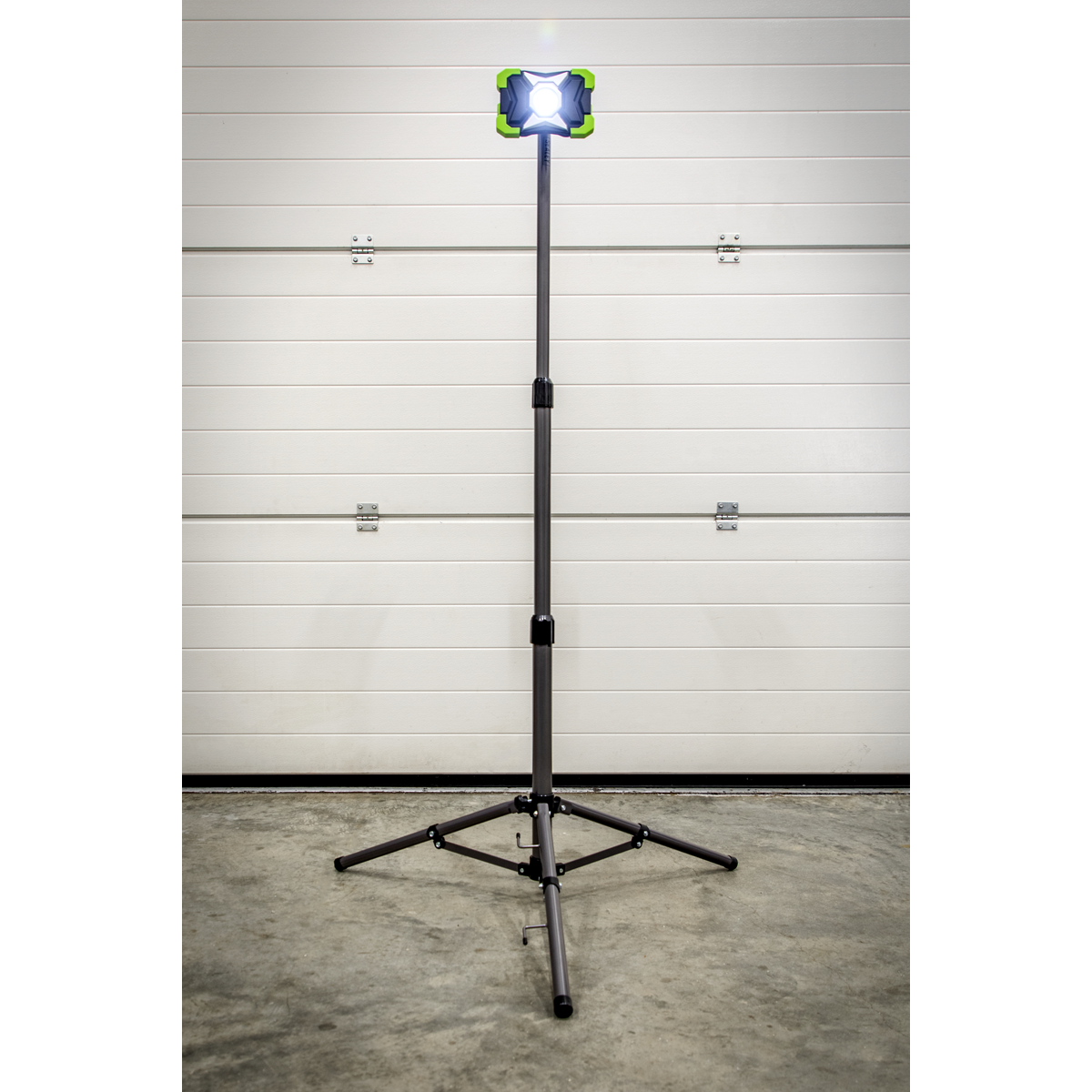 Portable Floodlight & Telescopic Tripod 15W COB LED