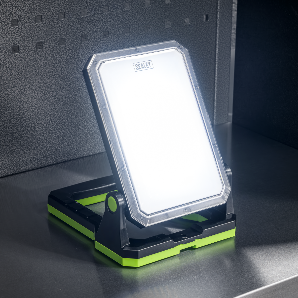 Rechargeable Portable Floodlight & Power Bank 20W SMD LED