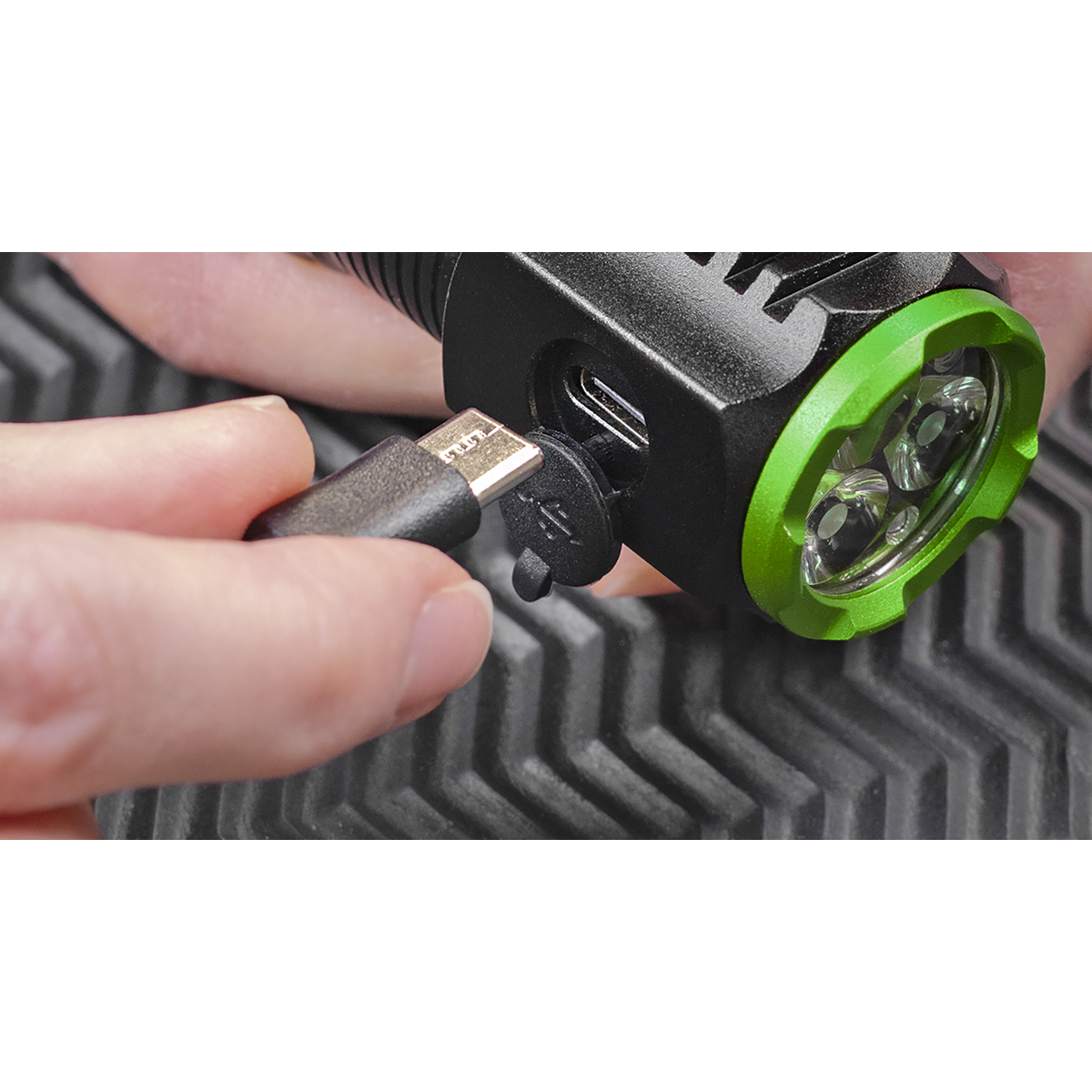 Super Beam 2500lm Rechargeable SMD LED 24W Pocket Light