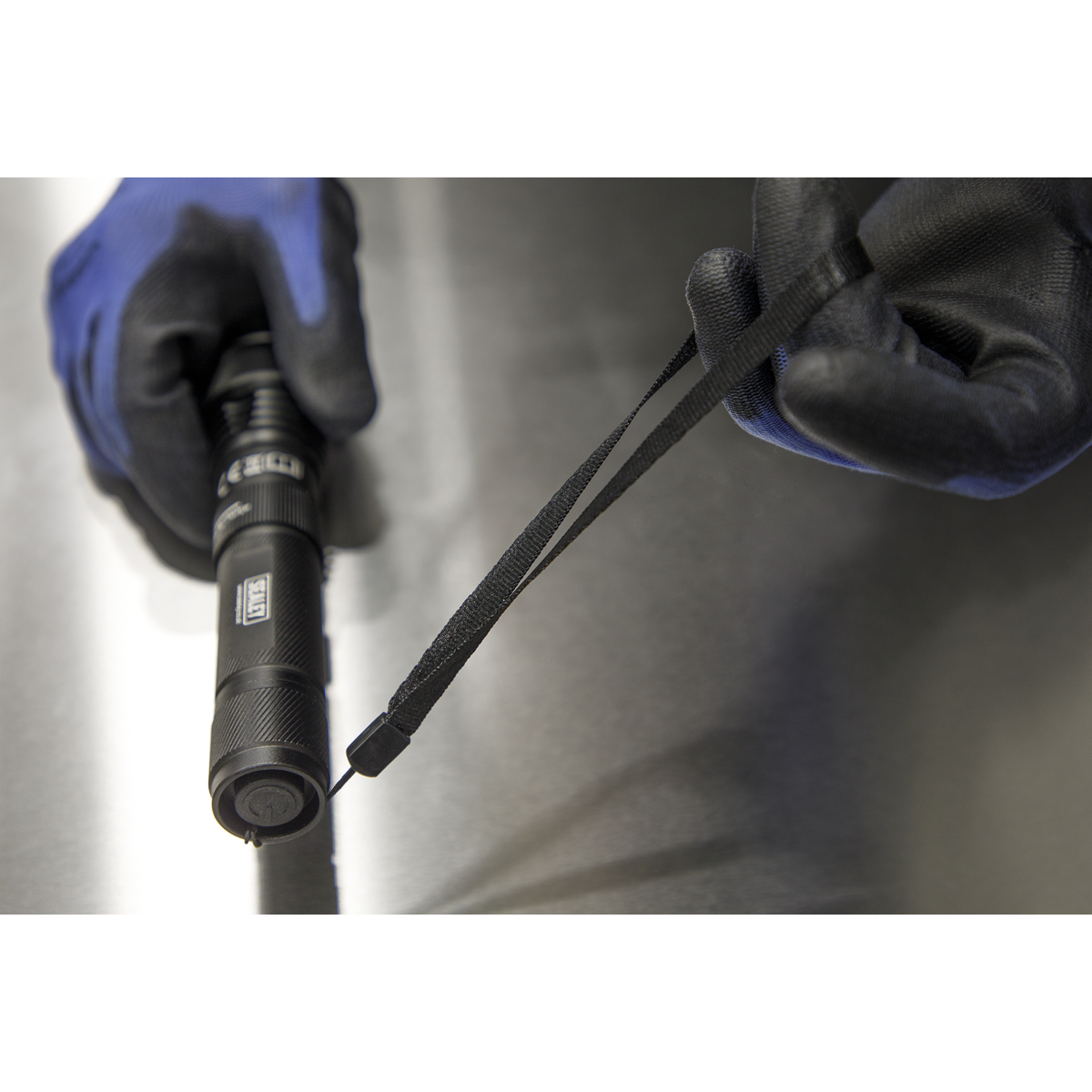 Rechargeable Aluminium Torch with Adjustable Focus 10W SMD LED
