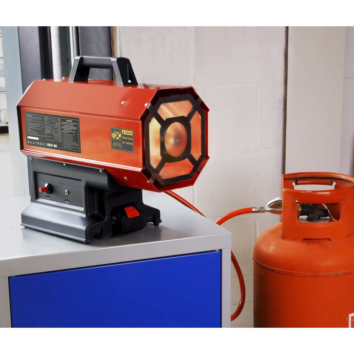 Space Warmer® Propane Heater 30,000-68,000Btu/hr (9-20kW) 230V with 20V 4Ah Kit