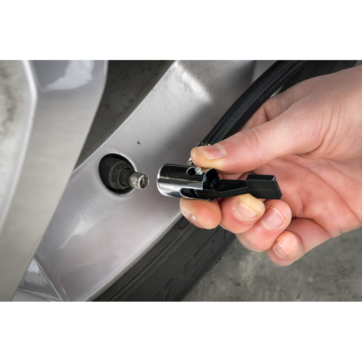 Tyre Inflator with Worklight 12V