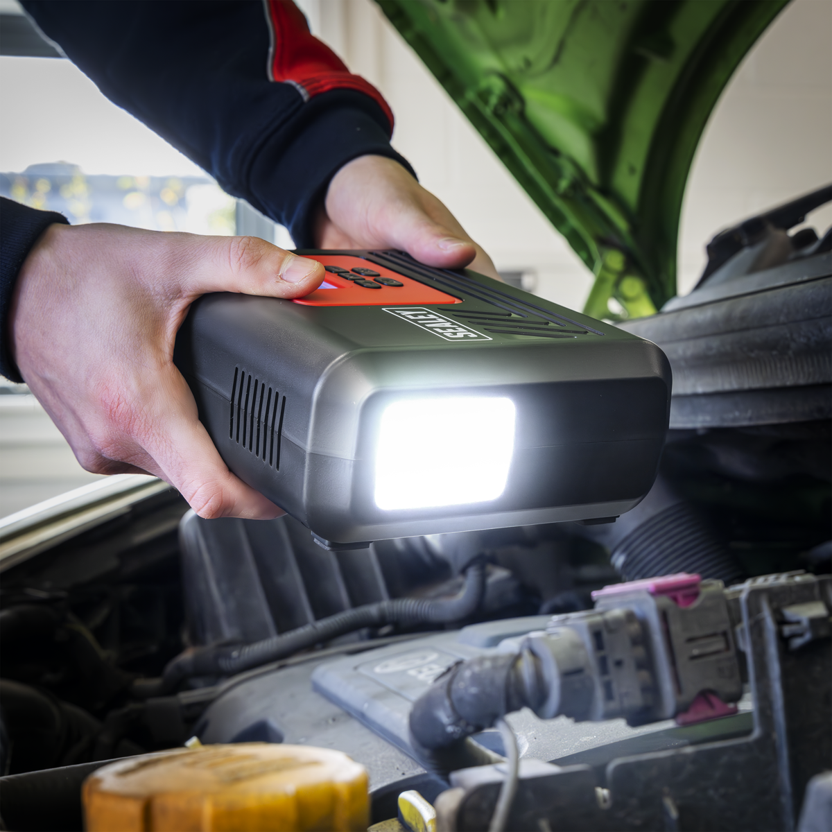 Tyre Inflator with Worklight 12V