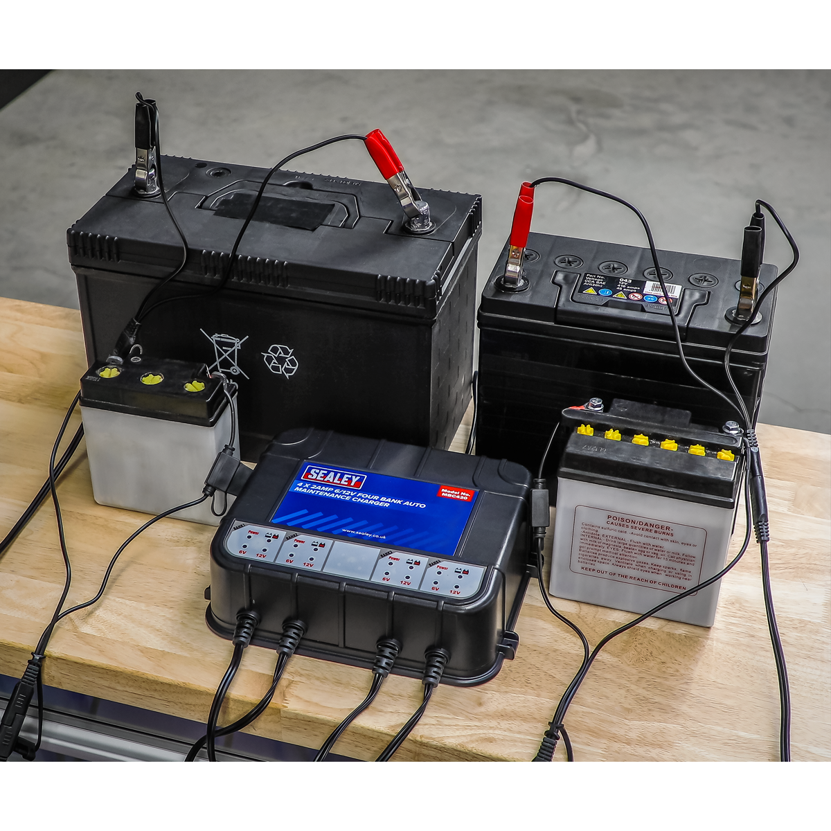 6/12V 4 Bank Auto Maintenance Charger 8A (4 x 2A)